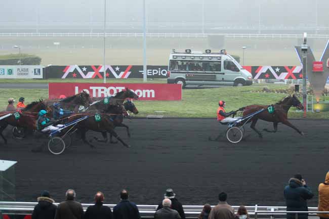 Photo d'arrivée de la course pmu PRIX DE JUVIGNAC à PARIS-VINCENNES le Vendredi 30 décembre 2016