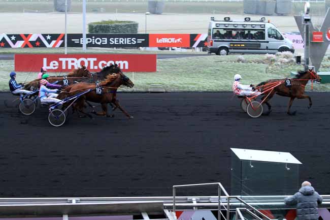 Photo d'arrivée de la course pmu PRIX DE TENCE à PARIS-VINCENNES le Samedi 31 décembre 2016