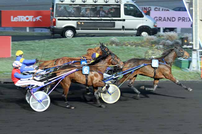 Photo d'arrivée de la course pmu PRIX DES EGLANTIERS à PARIS-VINCENNES le Samedi 31 décembre 2016