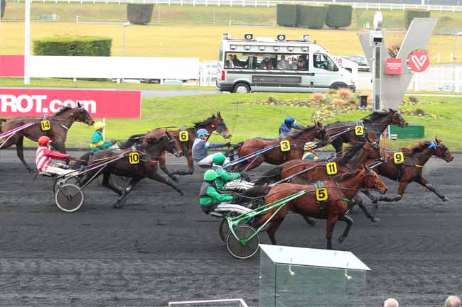 Photo d'arrivée de la course pmu PRIX DE CHARLEVILLE à PARIS-VINCENNES le Lundi 2 janvier 2017