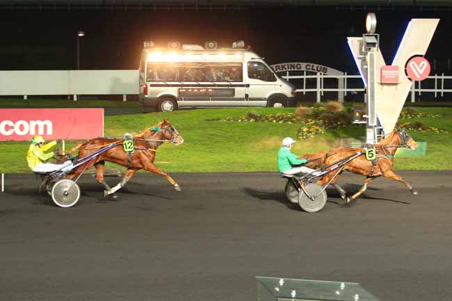 Photo d'arrivée de la course pmu PRIX DE CLAMECY à PARIS-VINCENNES le Lundi 2 janvier 2017
