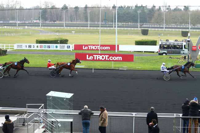 Photo d'arrivée de la course pmu PRIX DE MONTPELLIER (GR B) à PARIS-VINCENNES le Mardi 3 janvier 2017