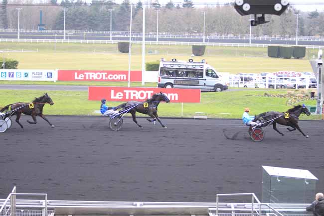Photo d'arrivée de la course pmu PRIX DE BONNEUIL à PARIS-VINCENNES le Mercredi 4 janvier 2017