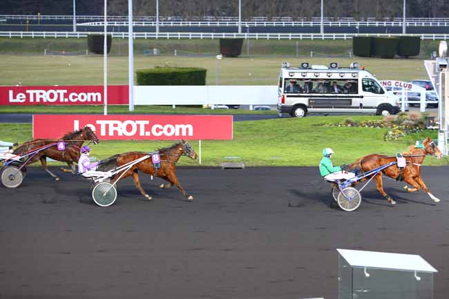 Photo d'arrivée de la course pmu PRIX DU PERTRE à PARIS-VINCENNES le Jeudi 5 janvier 2017