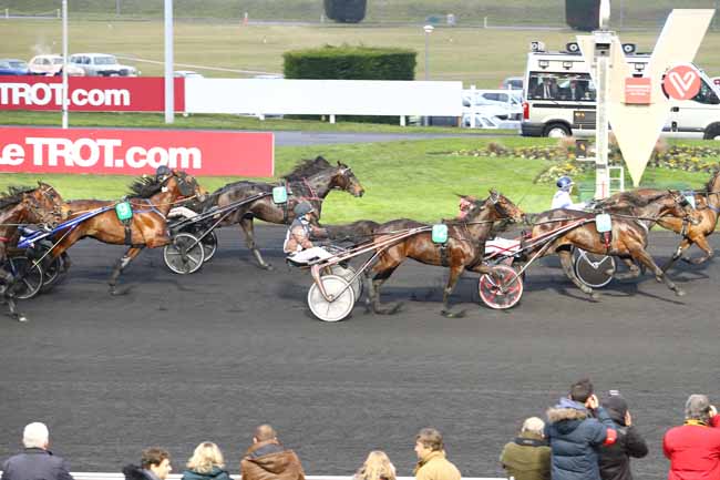 Photo d'arrivée de la course pmu PRIX DE VIC-SUR-CERE à PARIS-VINCENNES le Dimanche 8 janvier 2017