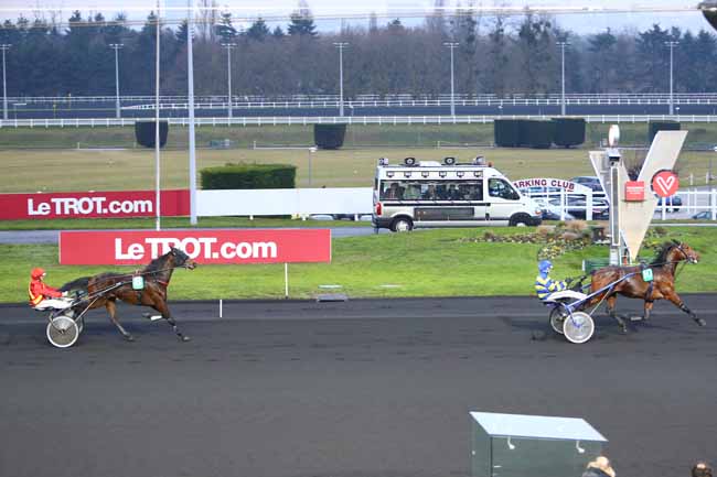 Photo d'arrivée de la course pmu PRIX DE CROISSANVILLE à PARIS-VINCENNES le Lundi 9 janvier 2017