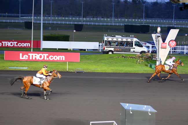 Photo d'arrivée de la course pmu PRIX DE GAVRAY à PARIS-VINCENNES le Lundi 9 janvier 2017