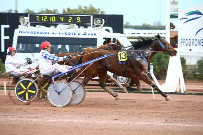 Photo d'arrivée de la course pmu PRIX DE LA COTE VERMEILLE (GR A) à CAGNES-SUR-MER le Mercredi 11 janvier 2017