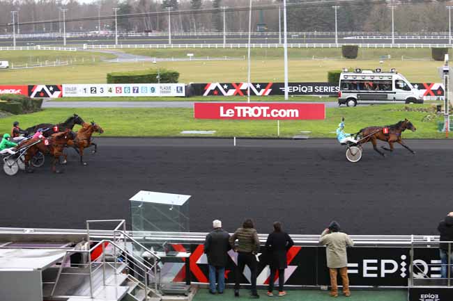 Photo d'arrivée de la course pmu PRIX DE VIC-BIGORRE à PARIS-VINCENNES le Vendredi 13 janvier 2017