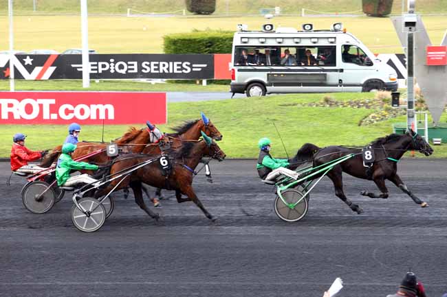 Photo d'arrivée de la course pmu PRIX MAURICE DE GHEEST à PARIS-VINCENNES le Samedi 14 janvier 2017