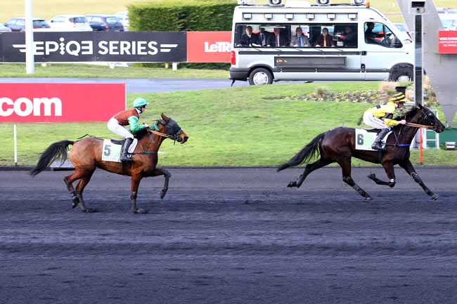 Photo d'arrivée de la course pmu PRIX DE MAUQUENCHY à PARIS-VINCENNES le Samedi 14 janvier 2017
