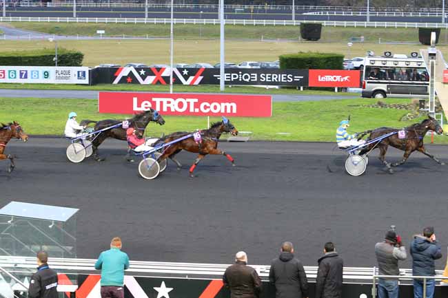Photo d'arrivée de la course pmu PRIX DE SAINT-FLOUR à PARIS-VINCENNES le Samedi 14 janvier 2017