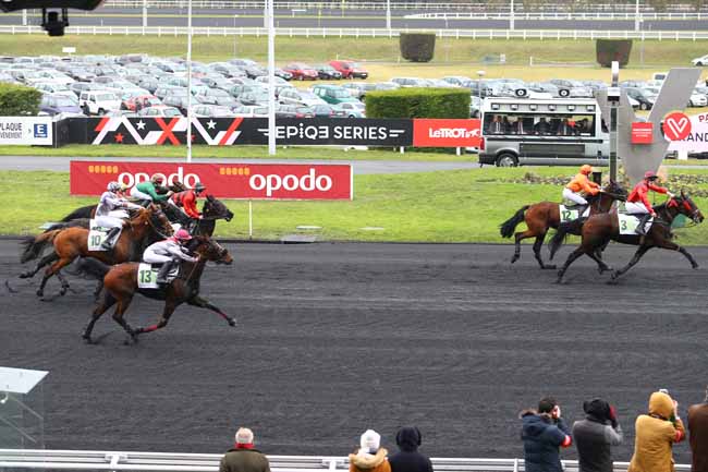 Photo d'arrivée de la course pmu PRIX DE CHATELAILLON-LA ROCHELLE à PARIS-VINCENNES le Dimanche 15 janvier 2017