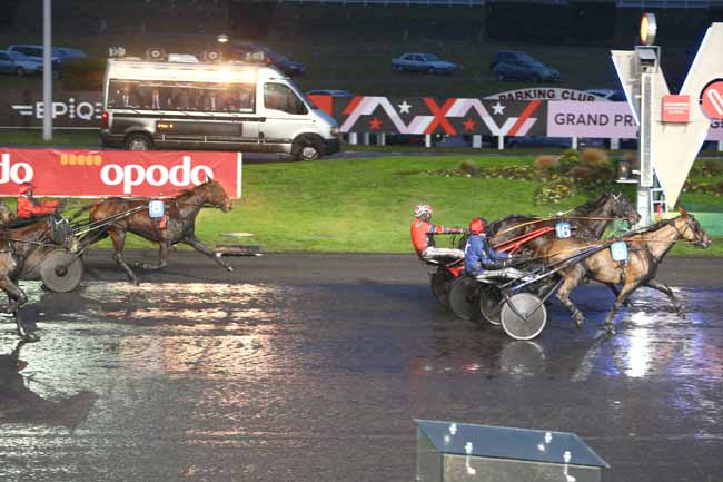 Photo d'arrivée de la course pmu PRIX DE MACHECOUL à PARIS-VINCENNES le Dimanche 15 janvier 2017