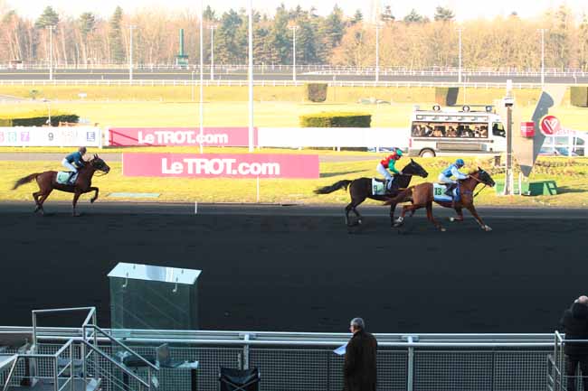 Photo d'arrivée de la course pmu PRIX DE BAYONNE à PARIS-VINCENNES le Jeudi 19 janvier 2017