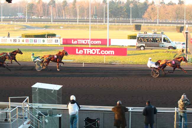 Photo d'arrivée de la course pmu PRIX LOUIS CUSSINET à PARIS-VINCENNES le Jeudi 19 janvier 2017