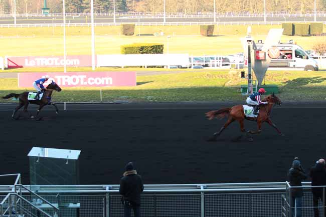 Photo d'arrivée de la course pmu PRIX D'AUFFAY à PARIS-VINCENNES le Vendredi 20 janvier 2017