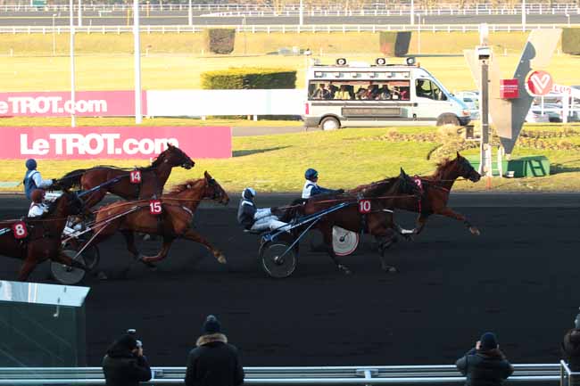 Photo d'arrivée de la course pmu PRIX DE FRESNES (GR B) à PARIS-VINCENNES le Vendredi 20 janvier 2017