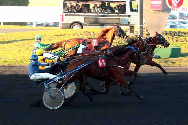 Photo d'arrivée de la course pmu PRIX DE BERNAY à PARIS-VINCENNES le Samedi 21 janvier 2017