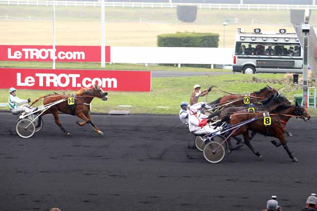 Photo d'arrivée de la course pmu PRIX DE MOUTIERS à PARIS-VINCENNES le Mardi 24 janvier 2017
