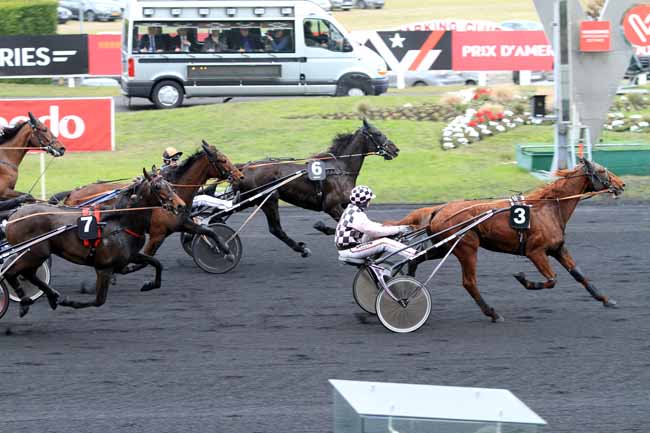 Photo d'arrivée de la course pmu PRIX DE CHATEAUBRIANT à PARIS-VINCENNES le Samedi 28 janvier 2017