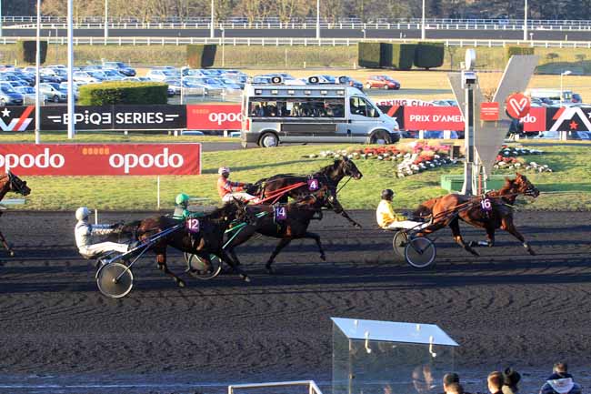 Photo d'arrivée de la course pmu PRIX VARENNE à PARIS-VINCENNES le Samedi 28 janvier 2017