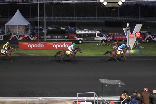 Photo d'arrivée de la course pmu PRIX JAG DE BELLOUET à PARIS-VINCENNES le Samedi 28 janvier 2017
