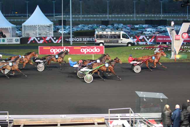 Photo d'arrivée de la course pmu PRIX LEOPOLD VERROKEN à PARIS-VINCENNES le Dimanche 29 janvier 2017