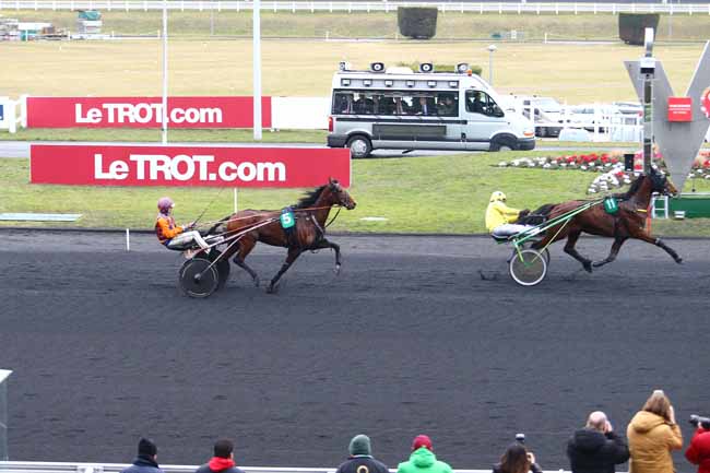 Photo d'arrivée de la course pmu PRIX D'ISSOIRE (GR B) à PARIS-VINCENNES le Lundi 30 janvier 2017