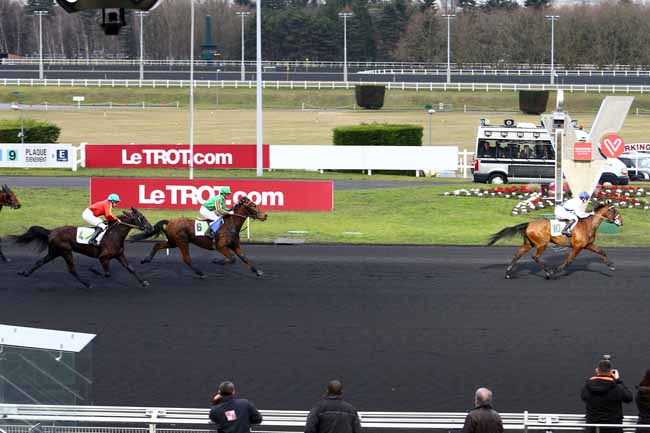 Photo d'arrivée de la course pmu PRIX DE DOZULE à PARIS-VINCENNES le Jeudi 2 février 2017