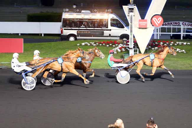 Photo d'arrivée de la course pmu PRIX DE POUILLAC à PARIS-VINCENNES le Jeudi 2 février 2017