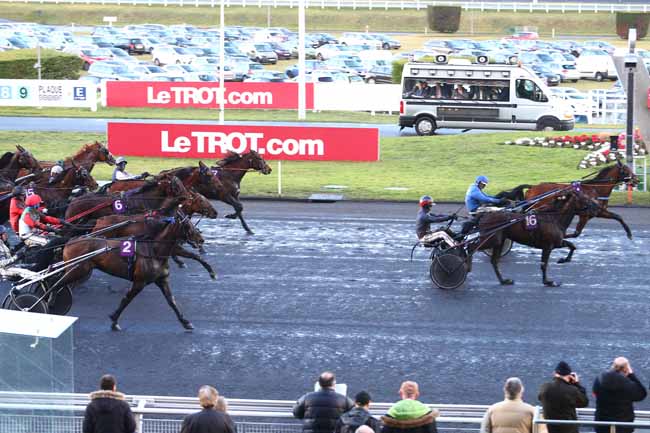 Photo d'arrivée de la course pmu PRIX DE FEURS - PRIX RAYMOND GOLEO à PARIS-VINCENNES le Dimanche 5 février 2017