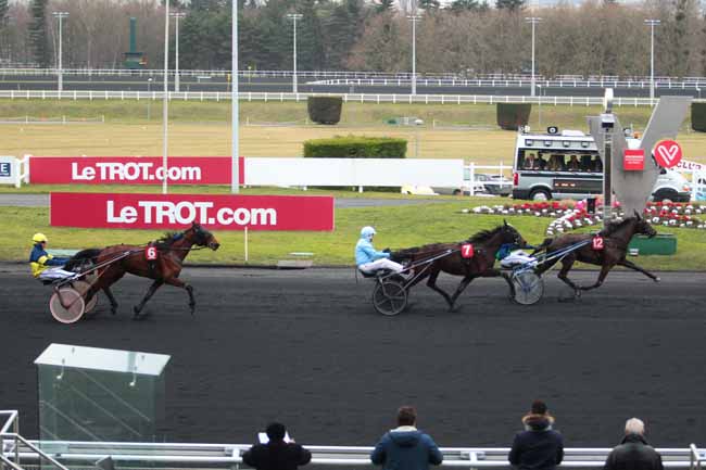 Photo d'arrivée de la course pmu PRIX DE COULOMMIERS à PARIS-VINCENNES le Lundi 6 février 2017
