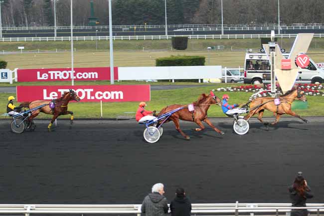 Photo d'arrivée de la course pmu PRIX DE LARRE à PARIS-VINCENNES le Lundi 6 février 2017
