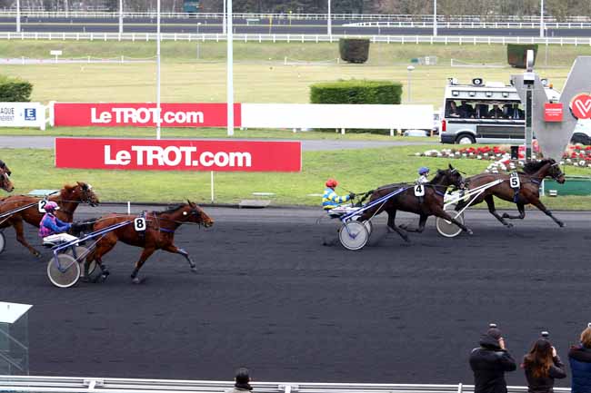 Photo d'arrivée de la course pmu PRIX DE BOURG-EN-BRESSE à PARIS-VINCENNES le Mercredi 8 février 2017