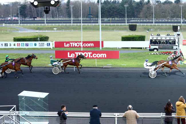 Photo d'arrivée de la course pmu PRIX DE MONTLUCON (GR A) à PARIS-VINCENNES le Mercredi 8 février 2017