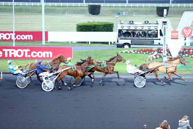 Photo d'arrivée de la course pmu PRIX DE PERIGUEUX à PARIS-VINCENNES le Mercredi 8 février 2017