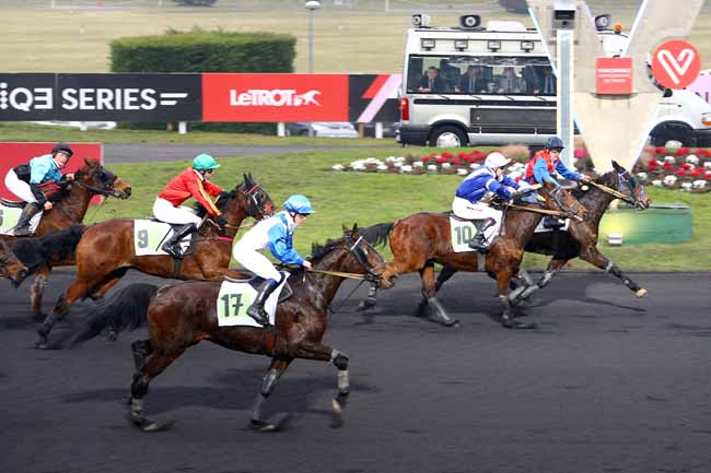 Photo d'arrivée de la course pmu PRIX DE RAMBOUILLET à PARIS-VINCENNES le Samedi 11 février 2017