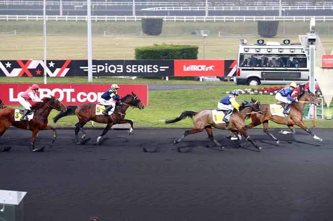 Photo d'arrivée de la course pmu PRIX DE LISIEUX à PARIS-VINCENNES le Samedi 11 février 2017