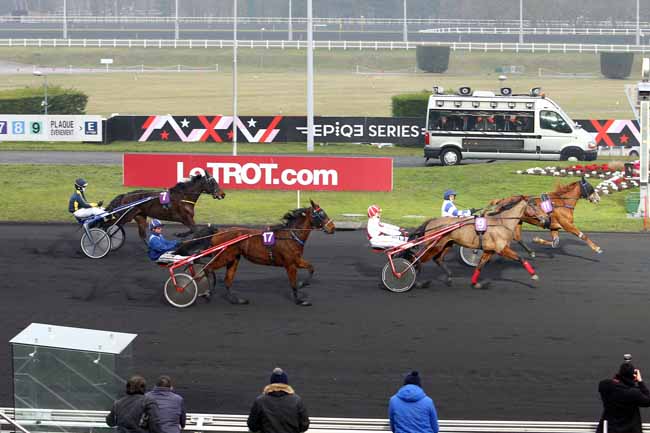 Photo d'arrivée de la course pmu PRIX DE VERNEUIL à PARIS-VINCENNES le Samedi 11 février 2017