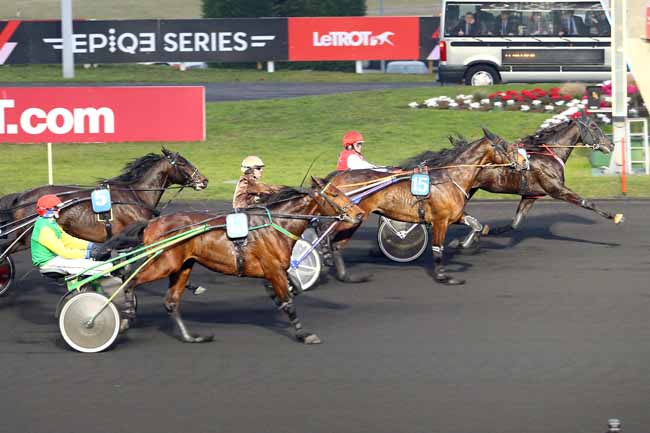 Photo d'arrivée de la course pmu PRIX DE GOURNAY-EN-BRAY à PARIS-VINCENNES le Samedi 11 février 2017