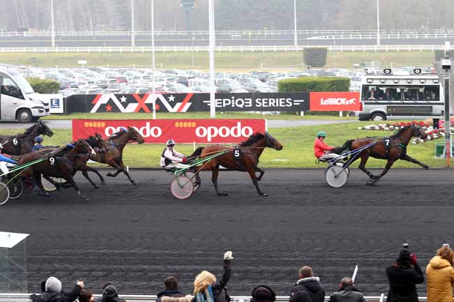 Photo d'arrivée de la course pmu PRIX MICHEL POTIEZ à PARIS-VINCENNES le Dimanche 12 février 2017