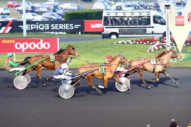 Photo d'arrivée de la course pmu PRIX DE JOSSELIN à PARIS-VINCENNES le Dimanche 12 février 2017