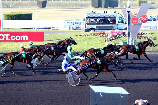 Photo d'arrivée de la course pmu PRIX DE DARNETAL à PARIS-VINCENNES le Lundi 13 février 2017