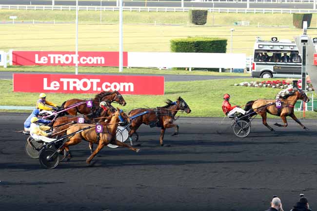 Photo d'arrivée de la course pmu PRIX DE MOULINS à PARIS-VINCENNES le Mardi 14 février 2017