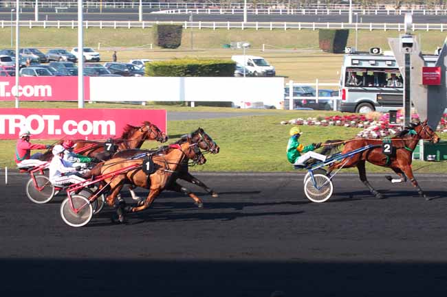 Photo d'arrivée de la course pmu PRIX D'HYERES à PARIS-VINCENNES le Dimanche 19 février 2017