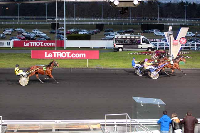 Photo d'arrivée de la course pmu PRIX DE LA GACILLY à PARIS-VINCENNES le Dimanche 19 février 2017