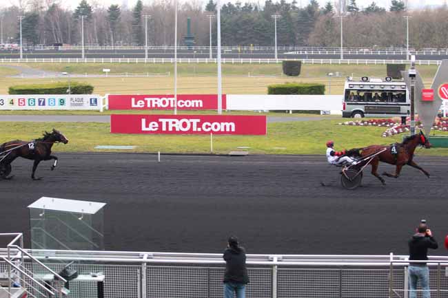 Photo d'arrivée de la course pmu PRIX DE FONTAINEBLEAU à PARIS-VINCENNES le Lundi 20 février 2017