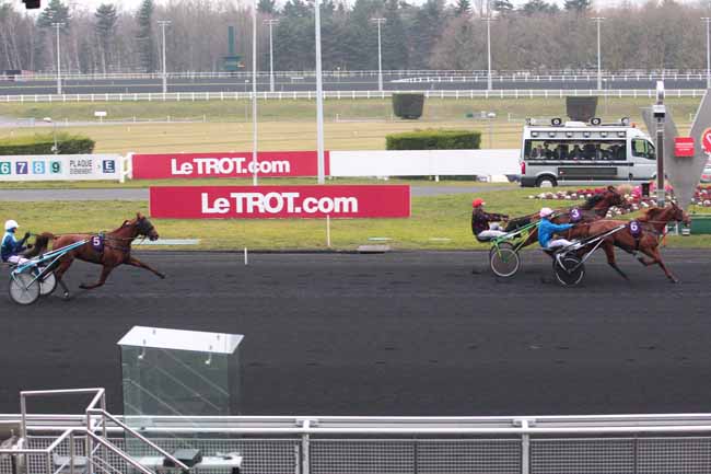 Photo d'arrivée de la course pmu PRIX OVIDE MOULINET à PARIS-VINCENNES le Lundi 20 février 2017