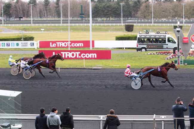 Photo d'arrivée de la course pmu PRIX DE FREJUS à PARIS-VINCENNES le Mardi 21 février 2017